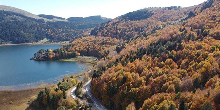 Abant'ta sonbahar renkleri güzel görüntü sunuyor