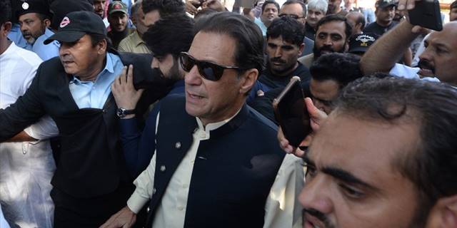 Pakistan'da İmran Han hakkında verilen 'siyasetten men' kararını mahkemeye taşıdı