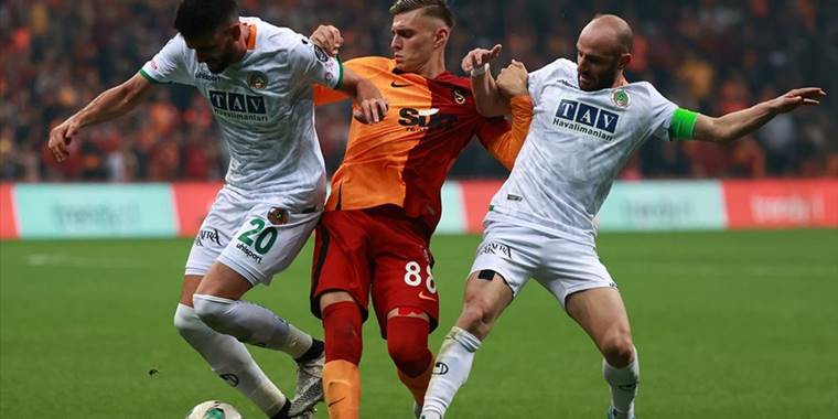 Galatasaray'da puan kayıpları sürüyor