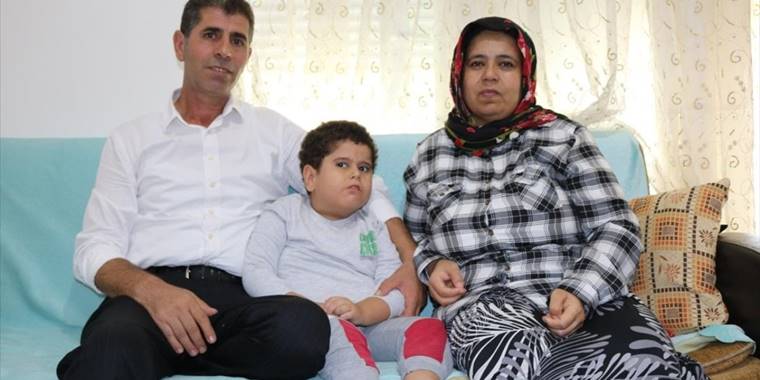 Serebral palsi hastası oğullarının "ilk adımını" atacağı günün hayalini kuruyorlar