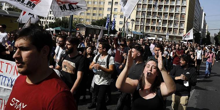 Yunanistan'da öğrenciler daha iyi eğitim talebiyle eylem yaptı