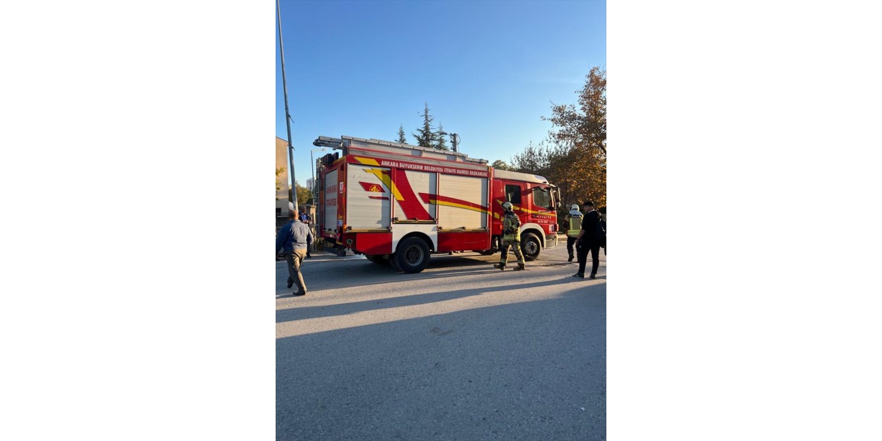 Gölbaşı'nda park halindeki otomobil yandı