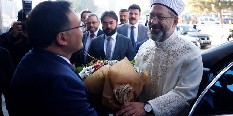 Diyanet İşleri Başkanı Erbaş, Kayseri'de ziyaretlerde bulundu