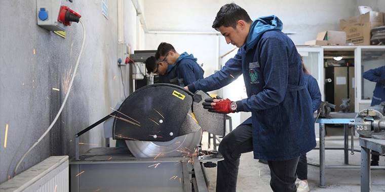Mesleki eğitim merkezi öğrencilerinin sayısı 910 bine ulaştı