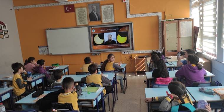 Kayseri Bilim Merkezi güneş tutulmasını canlı yayınladı