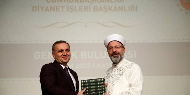 Diyanet İşleri Başkanı Erbaş, Kayseri'de Gençlik Buluşması'nda konuştu: