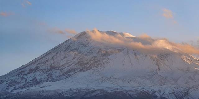Iğdır'ın zirveleri karla kaplandı
