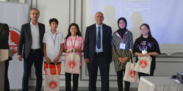 Sivas'ta ilçe derneğinden 400 öğrenciye kırtasiye yardımı