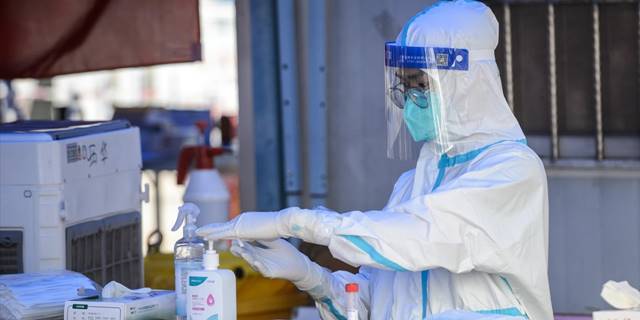 Çin'de 'solunabilir' Kovid-19 aşısı uygulanmaya başladı