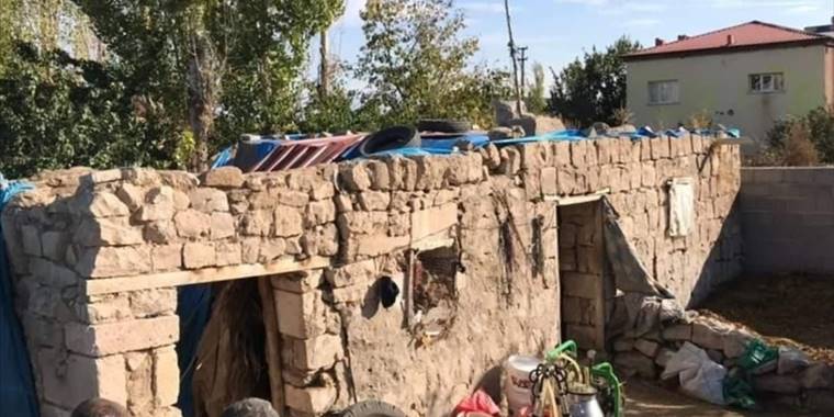 Niğde'de çatısı çöken ahırdaki kadın öldü, eşi yaralandı