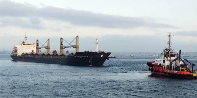 Ukrayna'dan gelen yük gemisi Ahırkapı önlerinde arızalandı