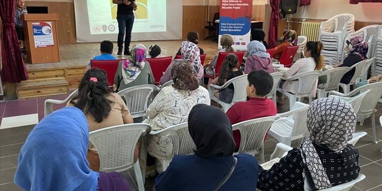 Kayseri'de 808 kişiye dijital okuryazarlık eğitimi verildi