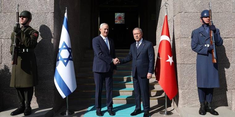 Bakan Akar, İsrail Savunma Bakanı Gantz ile bir araya geldi