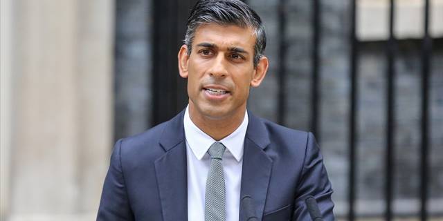 İngiltere'de ilk kez bir başbakan, monarktan daha zengin