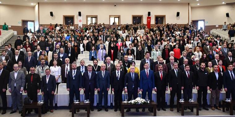TDK Başkanı Gülsevin, Sivas Cumhuriyet Üniversitesinde sempozyuma katıldı