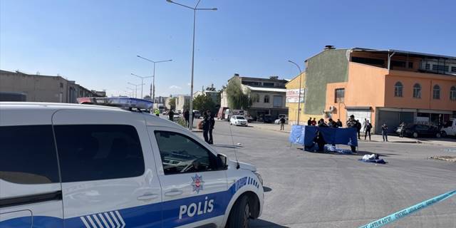 Konya'da tıra çarpan motosikletteki 2 kişi öldü
