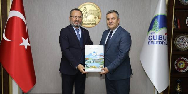 Çubuk Belediye Başkanı Demirbaş, akademisyenlere Çubuk'u anlattı