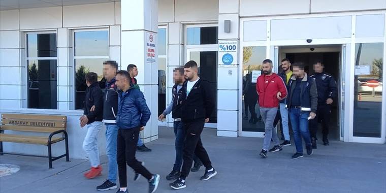 Aksaray'da uyuşturucu sattıkları iddiasıyla yakalanan 16 şüpheli tutuklandı