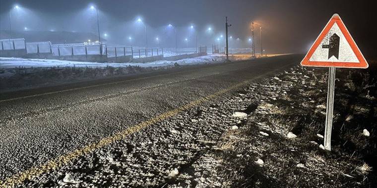 Ardahan'ın yüksek kesimlerinde kar yağışı etkili oluyor