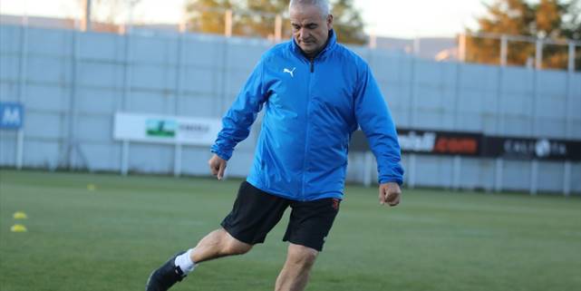 Sivasspor Teknik Direktörü Rıza Çalımbay, Avrupa maçlarını milli maç gibi görüyor: