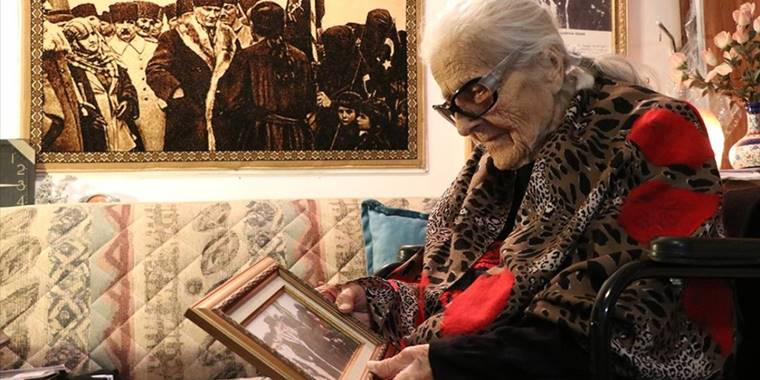 Cumhuriyet'in ilanına tanıklık eden Sabiha öğretmenin asırlık gururu