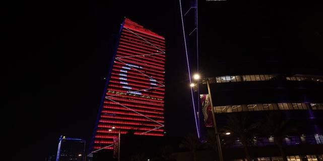 Katar'daki sembol binalar Cumhuriyet Bayramı münasebetiyle Türk bayrağıyla aydınlatıldı