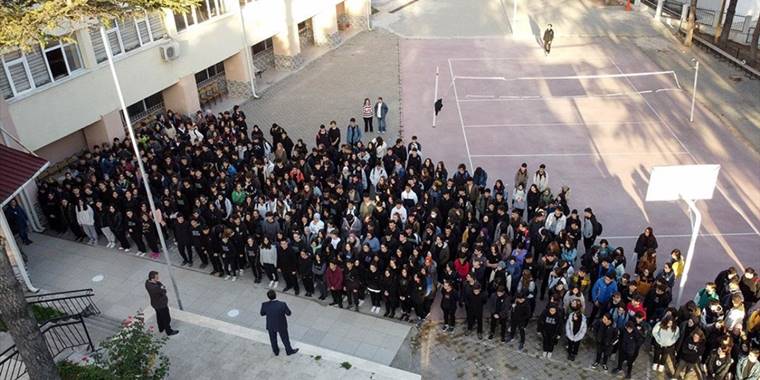 Bilecik'in 117 yıllık lisesi gençleri Cumhuriyet'in anılarıyla yetiştiriyor