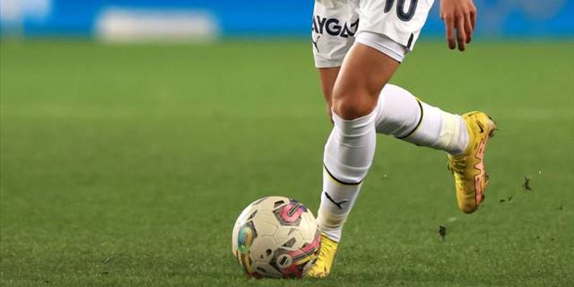 Fenerbahçe Süper Lig'de yarın İstanbulspor'a konuk olacak