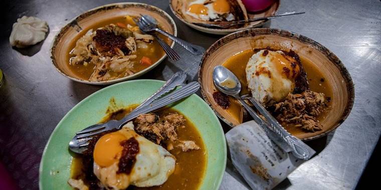 Malezya'nın ulusal ekmeği "roti canai", Güneydoğu Asya'nın vazgeçilmez sokak lezzetlerinden