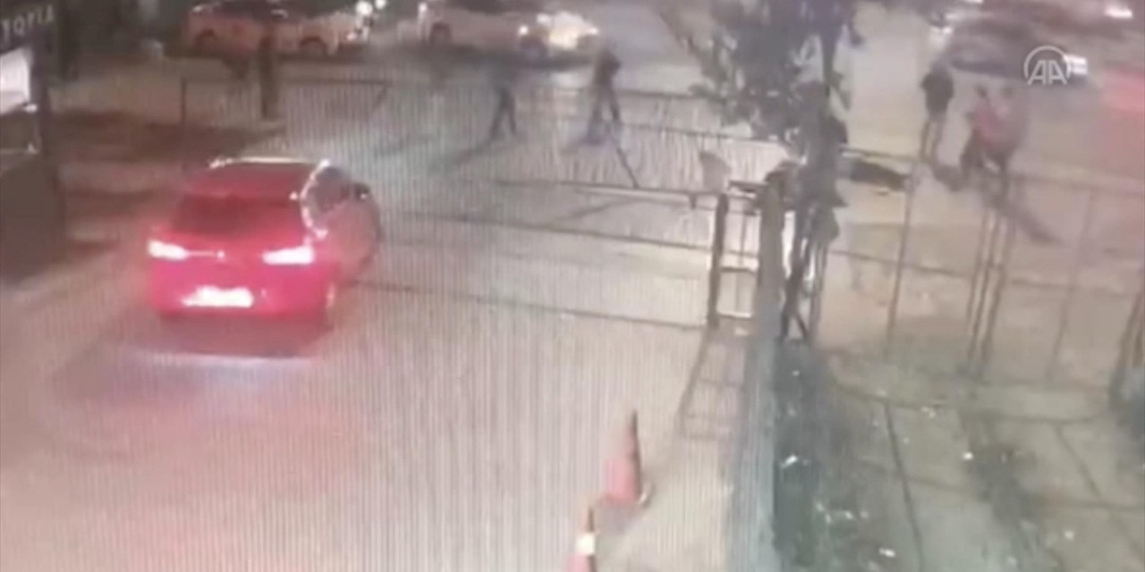 Esenyurt'ta otopark kapısına çarparak 3 kişiyi yaralayan sürücü aranıyor