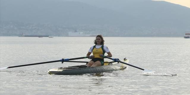 Emanet tekneyle milli olan genç sporcu başarıya kürek çekiyor