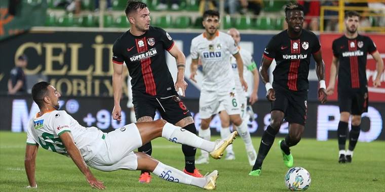 Alanyaspor evinde kazandı