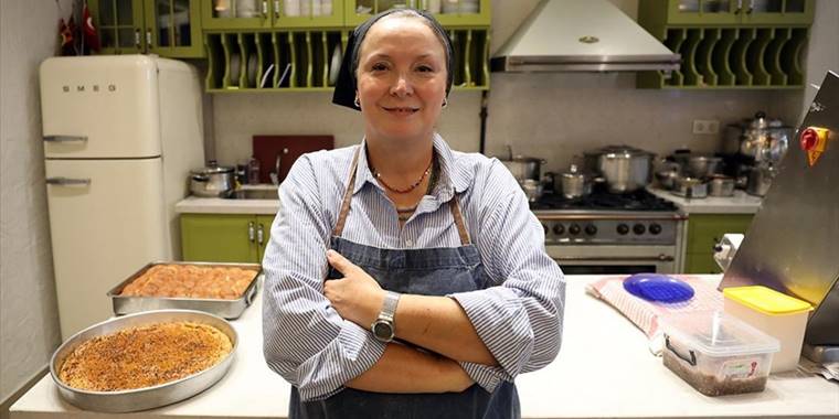 Kırım Tatar mutfağının aile mirası lezzetlerini sunmak için memurluktan ayrıldı