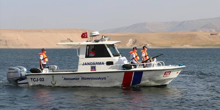 Jandarma timi, Ilısu Baraj Gölü'nde 7/24 görev başında