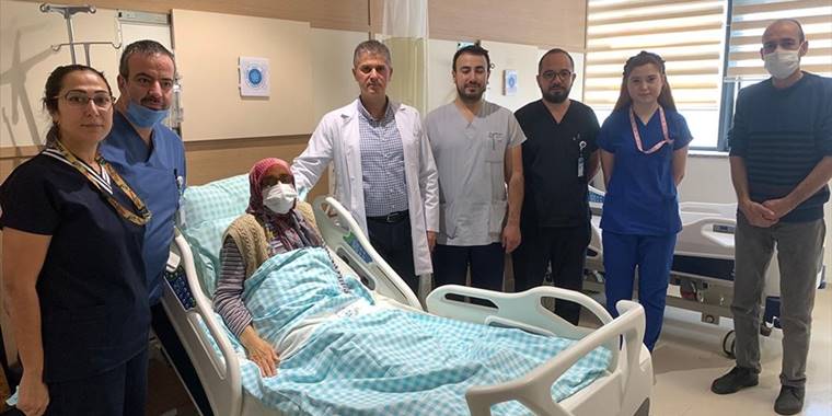 Zamanla yarışan doktorlar peş peşe iki hastaya karaciğer ve böbrek nakli yaptı