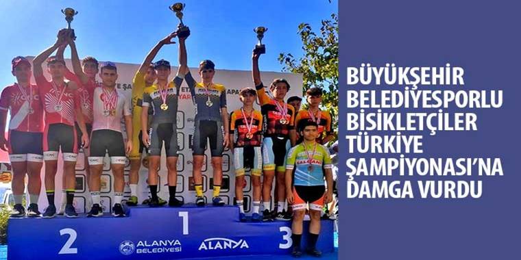 Konya'nın gururu Büyükşehir Belediyesporlu bisikletçiler