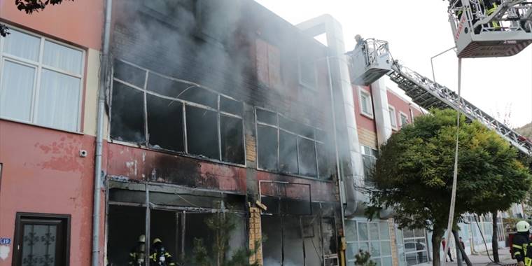 Kayseri'de yatak imalathanesinde çıkan yangın söndürüldü