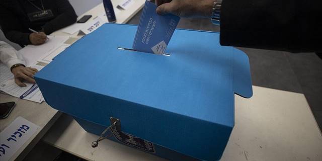 İsrail'de erken genel seçimler için oy verme işlemi başladı