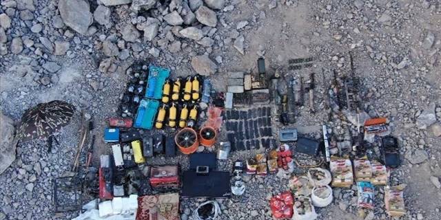 Pençe-Kilit bölgesinde PKK'ya ait çok sayıda silah ve mühimmat ele geçirildi