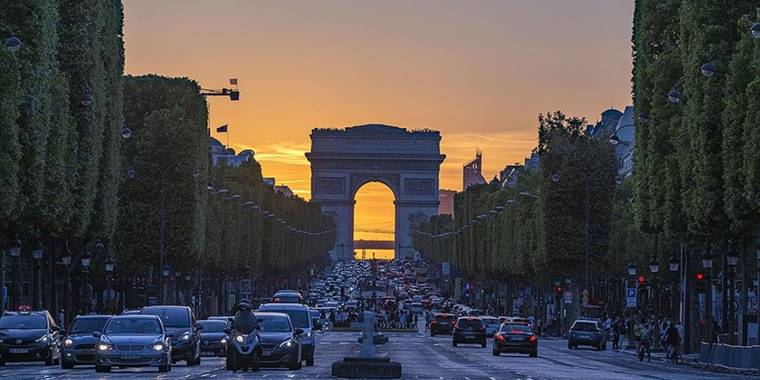 Paris'te mesai bitiminde ofis ve dükkanların ışıkları söndürülecek