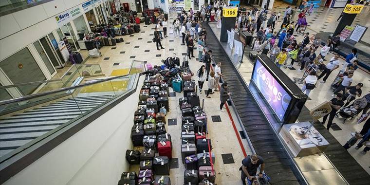 Antalya'ya hava yoluyla gelen turist sayısı 12 milyon 743 bin oldu