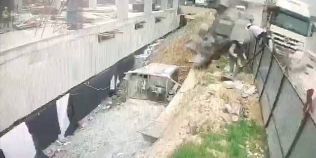 İstanbul'da kontrolden çıkan hafriyat kamyonu inşaat alanına girdi