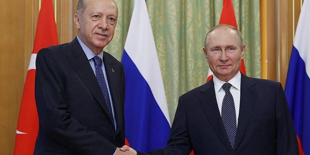 Cumhurbaşkanı Erdoğan, Rusya Devlet Başkanı Putin ile tahıl sevkiyatını görüştü