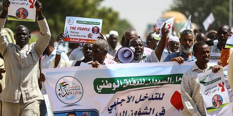 Sudan'da yüzlerce kişi "dış müdahaleyi" protesto etti