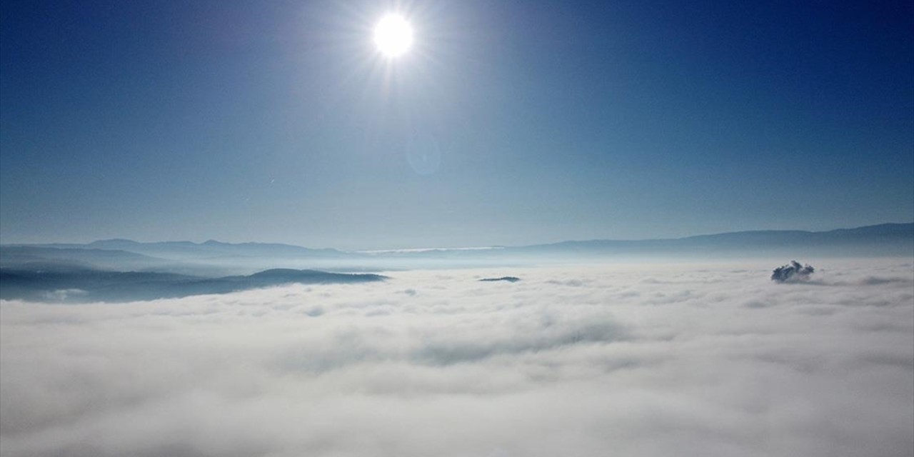 Düzce Ovası'nın üzerini sis tabakası kapladı