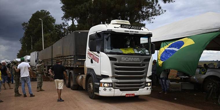 Brezilya'da seçim sonucunu kabul etmeyen kamyoncuların kapattığı yolların çoğu açıldı