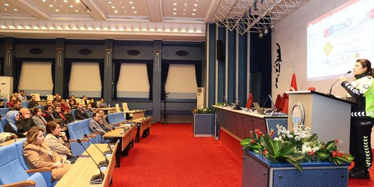 Kayseri'de belediye personeline yaya öncelikli yol kullanımı anlatıldı