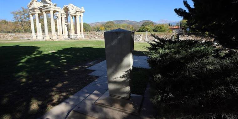 Mezarı Afrodisias Antik Kenti’nde olan arkeolog: Kenan Erim