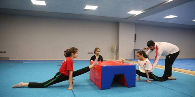 Kocaeli'nin ilk milli cimnastikçileri Balkan Oyunları'nda madalya kovalayacak