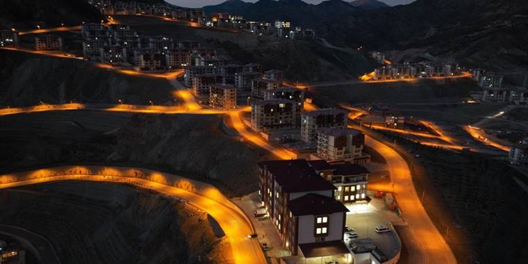 Yusufeli yeni ilçe merkezi gece havadan görüntülendi